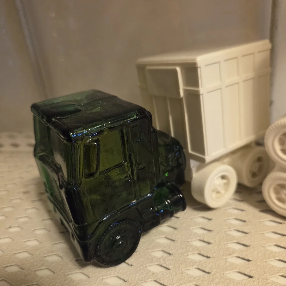 Avon Highway King Wild Country After Shave & Talc Bottle Tractor Trailer Trucker